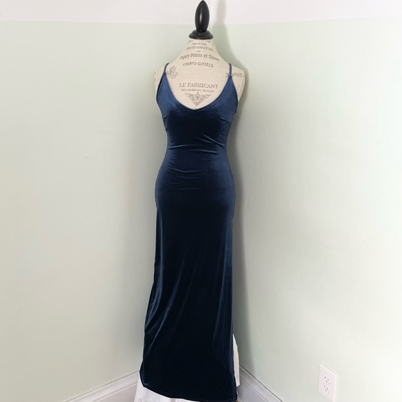 Midnight blue velvet formal dress gown with strappy back and high slit - Picture 14 of 16